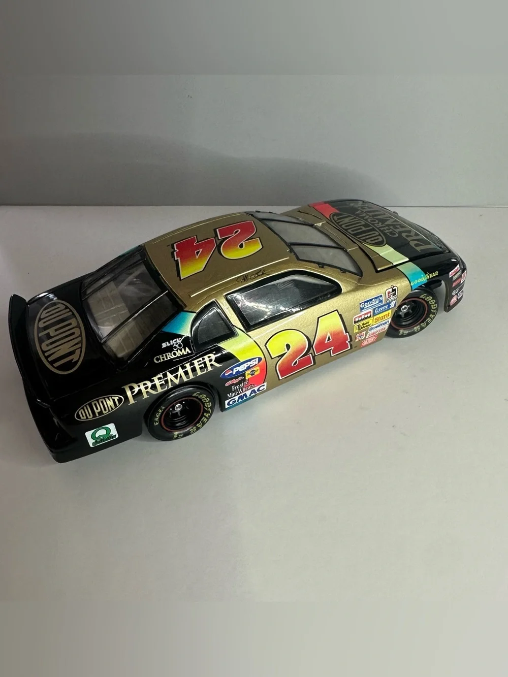 Jeff Gordon #24 DuPont Chroma Premier 1997 Monte Carlo 1:24 Diecast Car